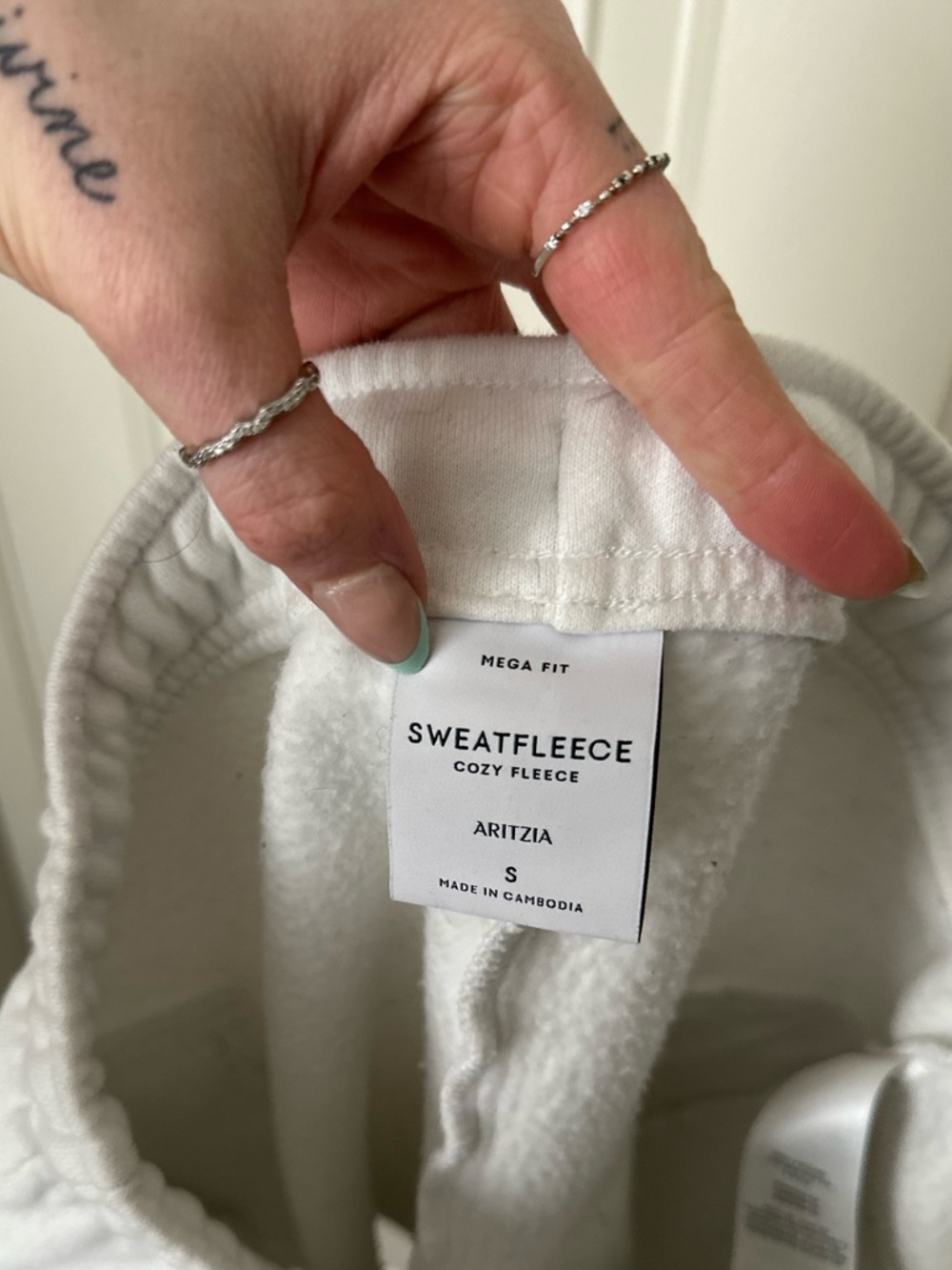 Aritzia Mega Fit Sweatfleece Shorts - Picture 3 of 4